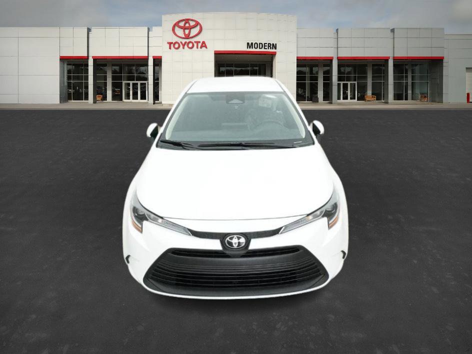 2025 Toyota Corolla LE photo 2