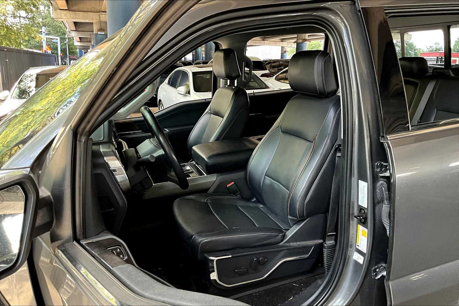2022 Ford F-150 Lariat photo 13