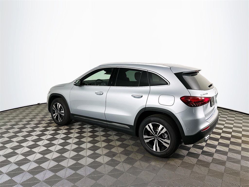 2026 Mercedes Benz GLA 250 4MATIC photo 4