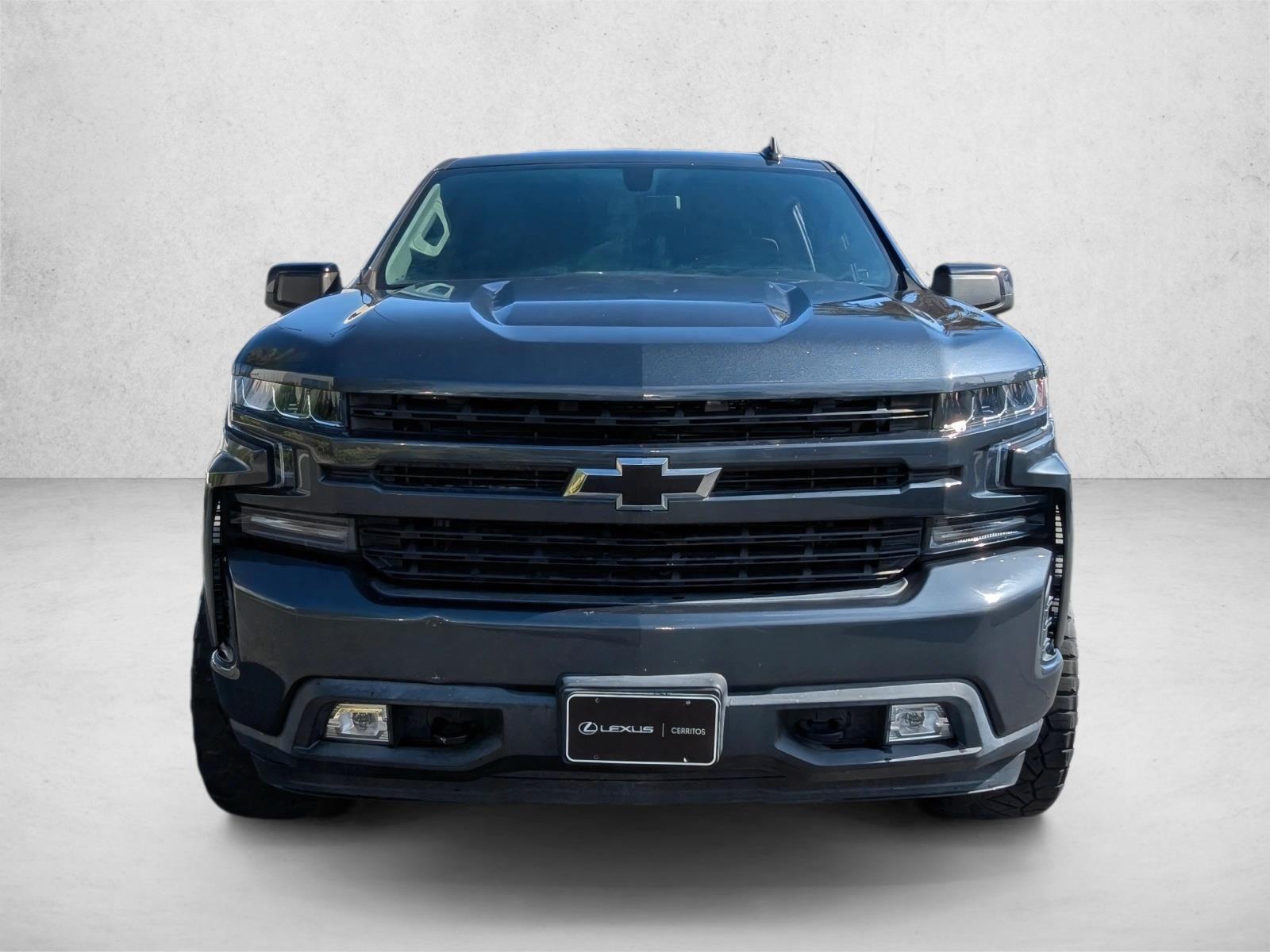 2019 Chevrolet Silverado RST photo 2
