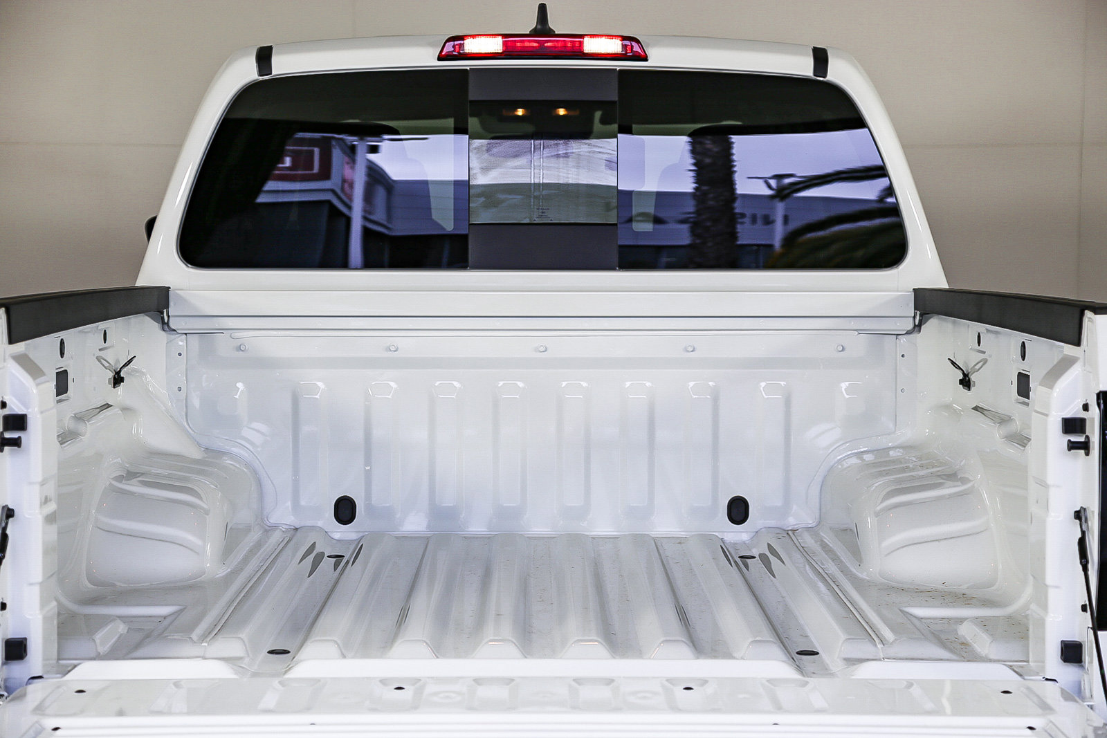 2025 Nissan Frontier SV photo 9