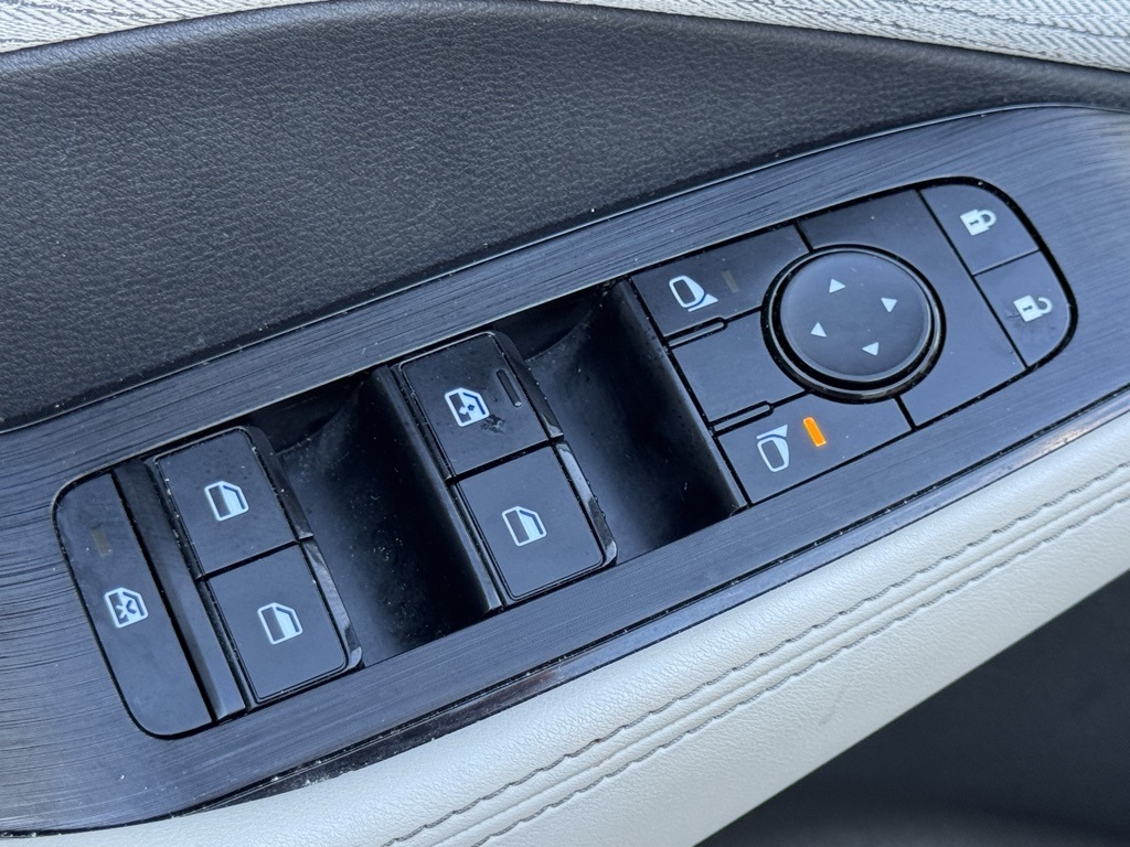 2023 Nissan Rogue SV photo 11
