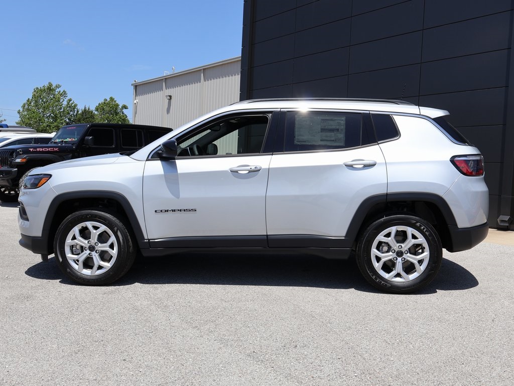 2025 Jeep Compass Latitude photo 2