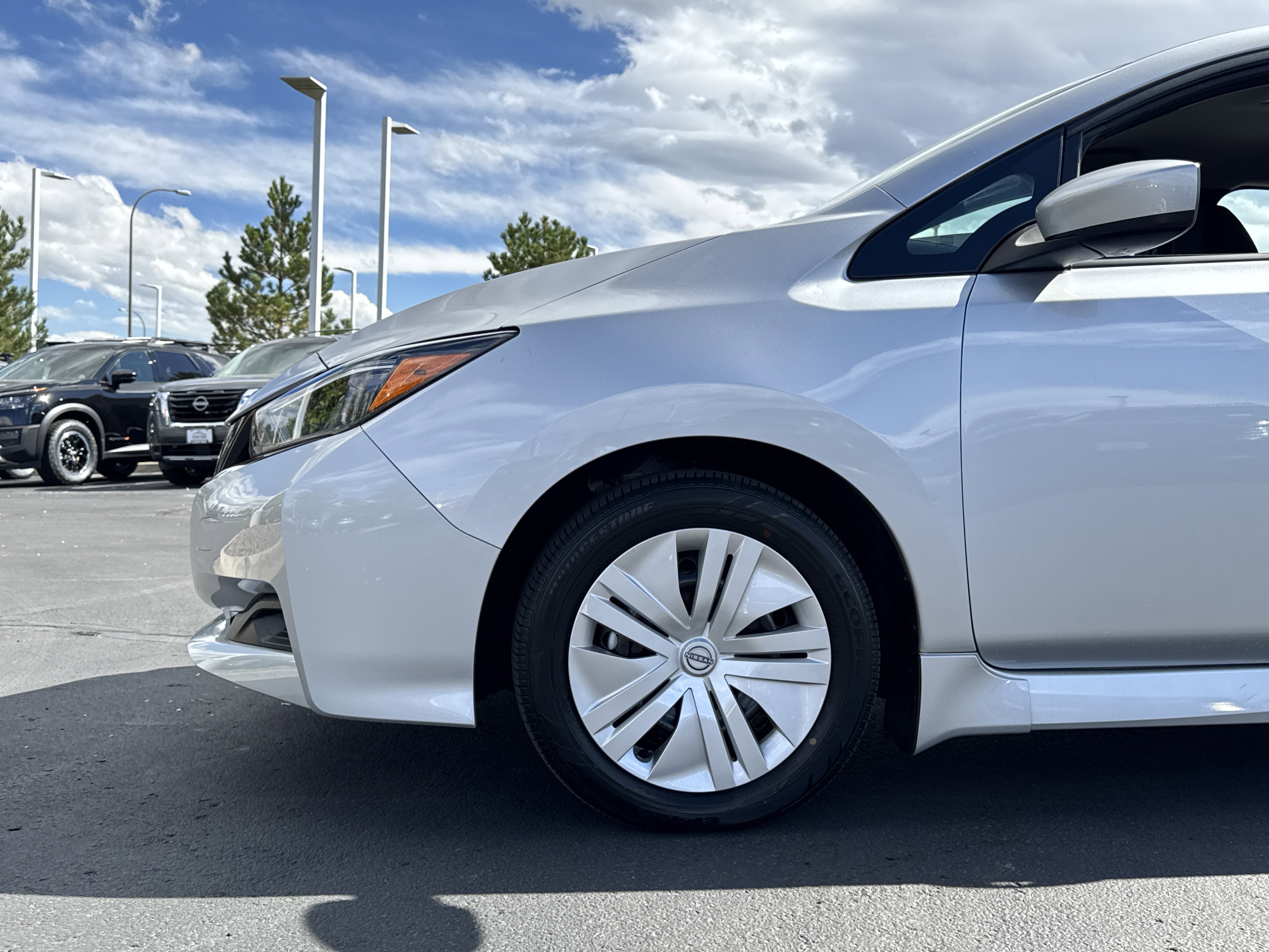 2025 Nissan Leaf S photo 2