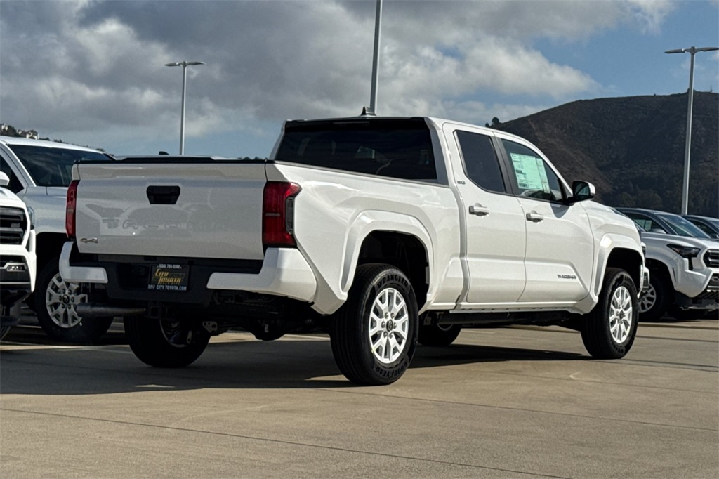 2025 Toyota Tacoma SR5 Double Cab photo 4