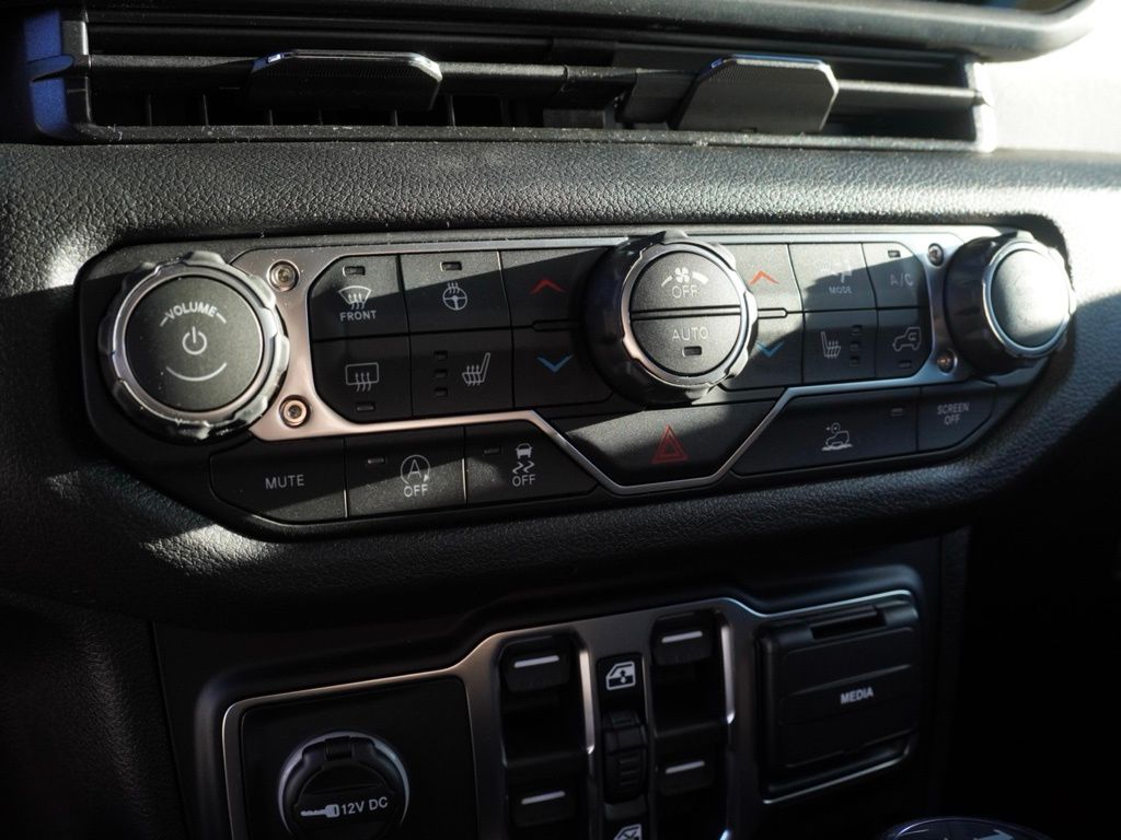 New 2026 Anvil Clear-Coat Exterior Paint Jeep 4-Door Sport S image 14