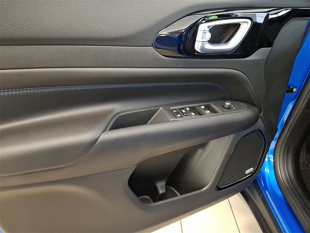 2025 Jeep Compass Limited photo 12