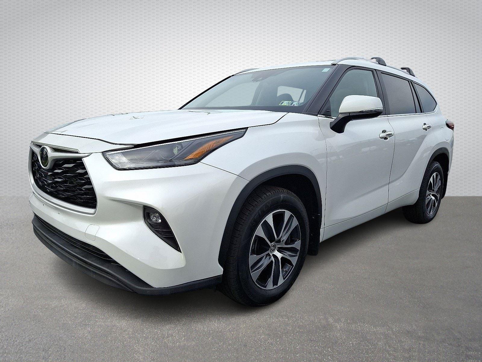 2024 Toyota Highlander LE photo 3