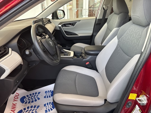 2021 Toyota RAV4 XLE photo 15