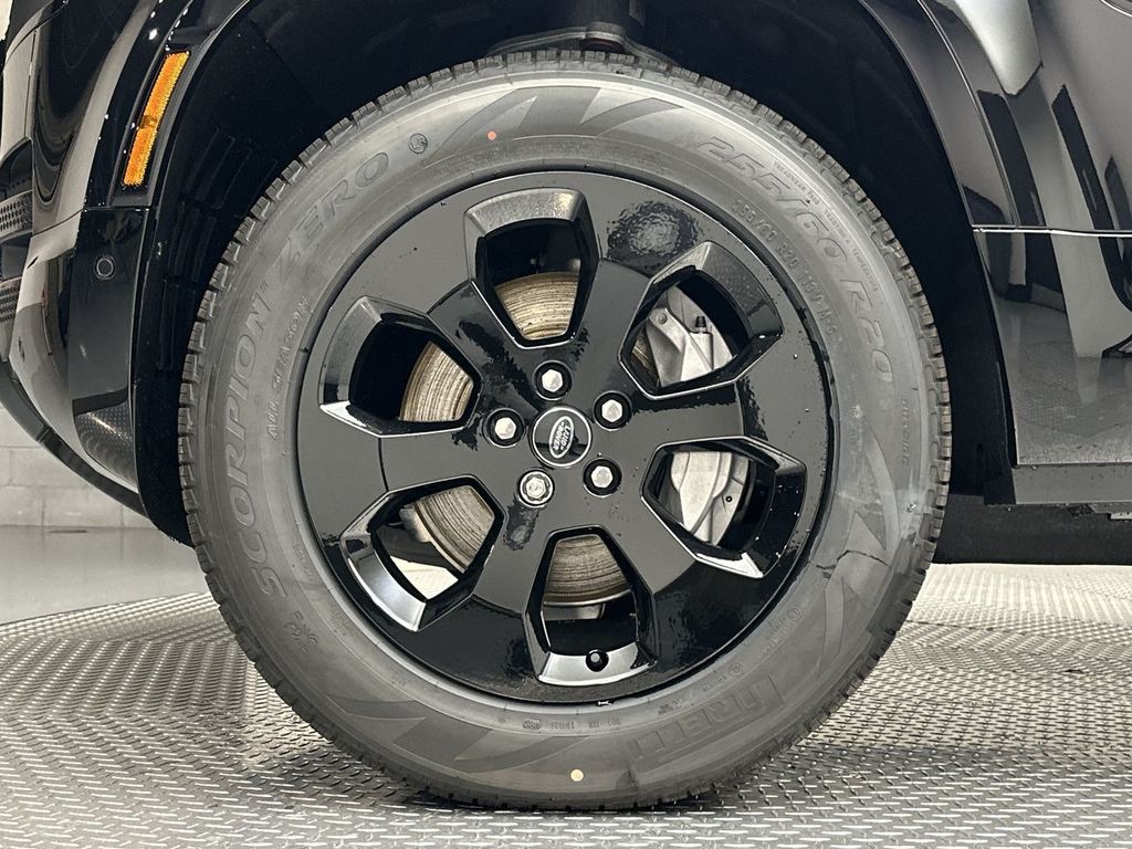 2024 Land Rover Defender 110 X-Dynamic SE photo 9