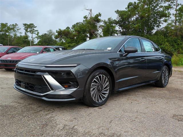 2025 Hyundai Sonata Hybrid SEL photo 2