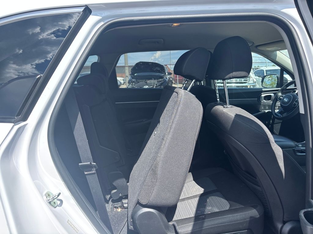 2021 Kia Sorento LX photo 6