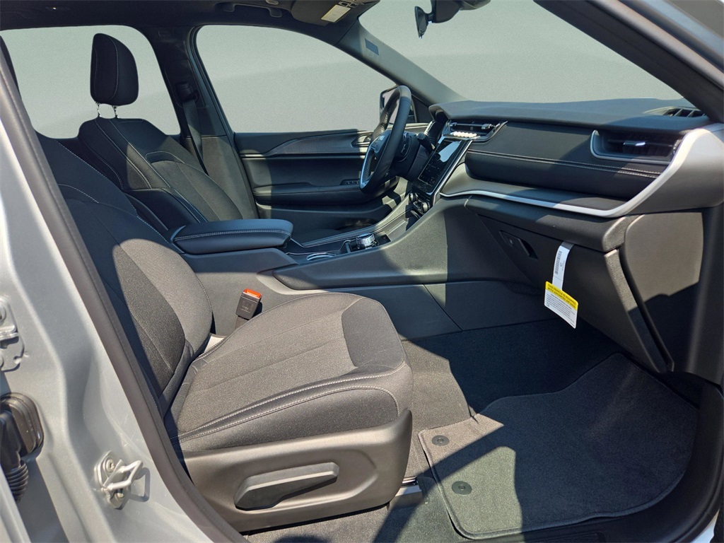 2025 Jeep Grand Cherokee Laredo X photo 19