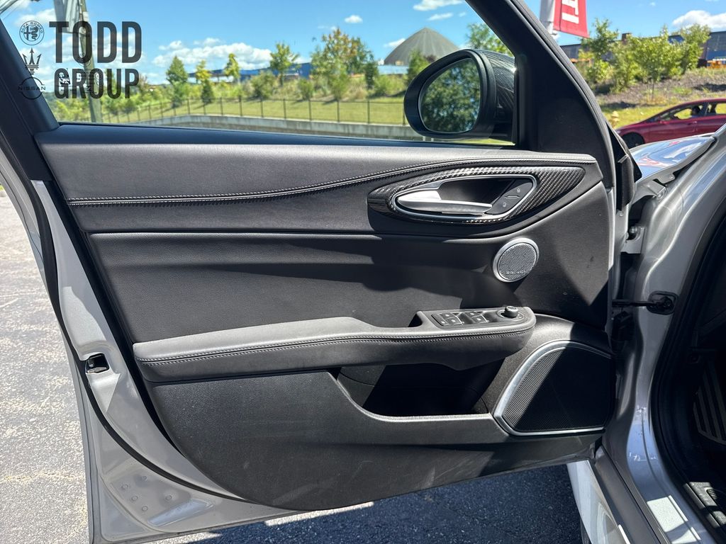 2019 Alfa Romeo Giulia Ti Sport photo 8