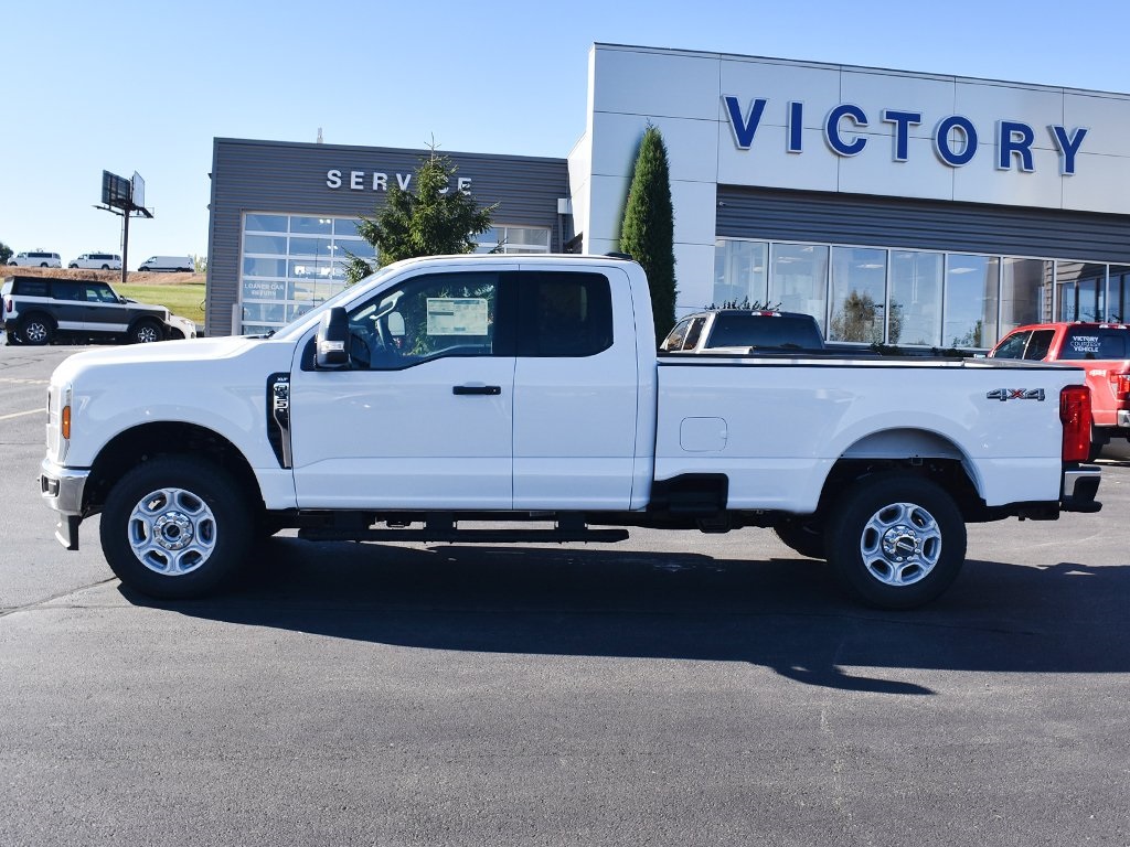 2026 Ford F-350 XLT photo 2