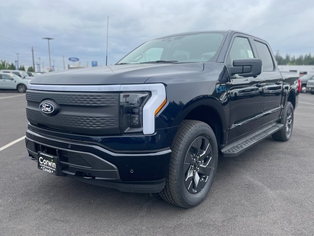 2025 Ford F-150 Lightning Lariat photo 5