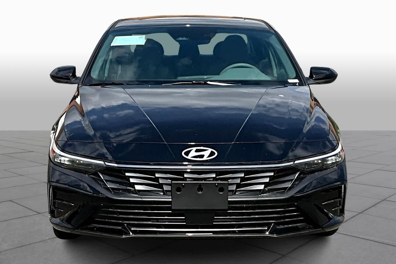 2024 Hyundai Elantra SEL Convenience photo 3