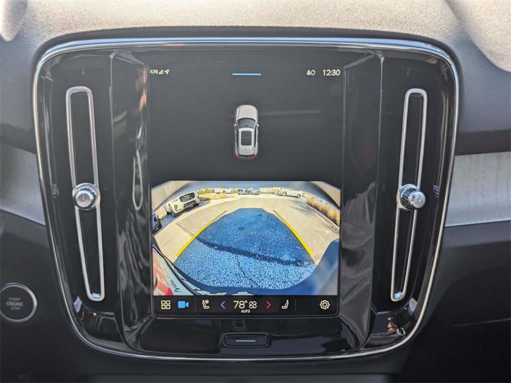 2025 Volvo XC40 Plus photo 21