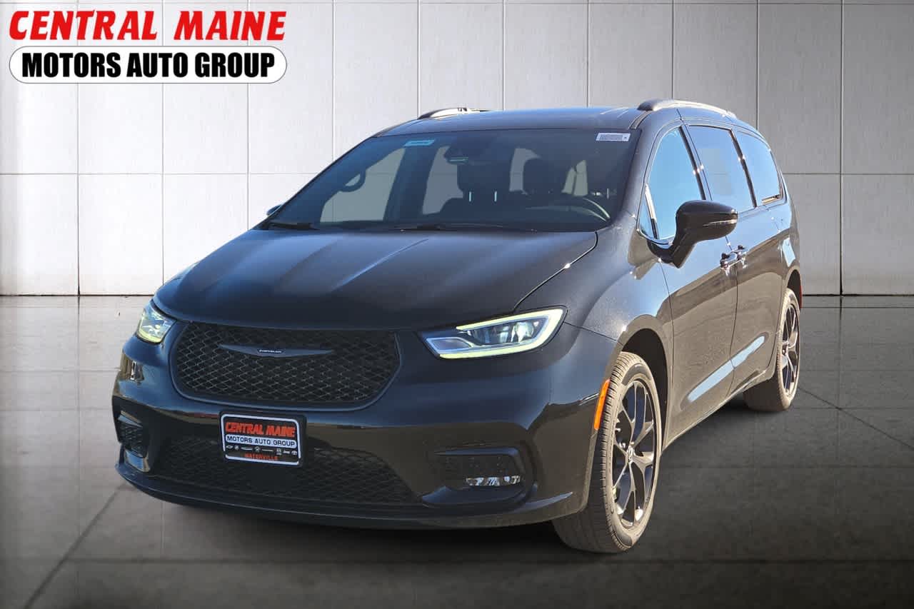 2026 Chrysler Pacifica Select's photo
