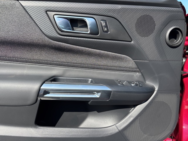 2025 Ford Mustang EcoBoost photo 11