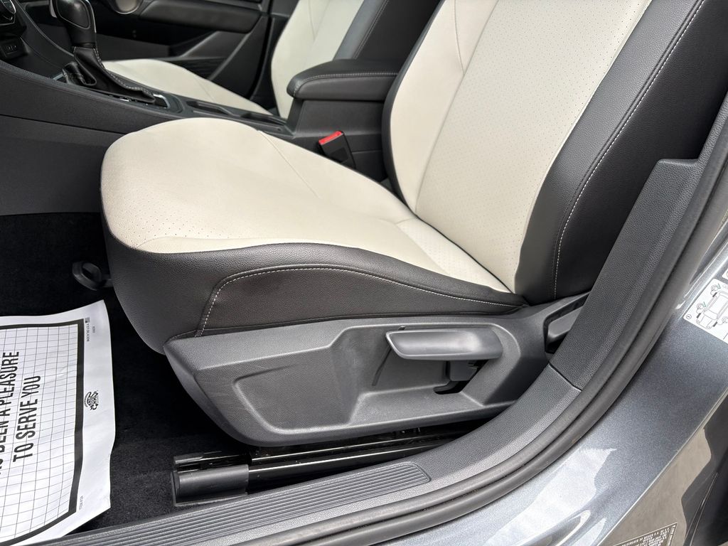 2021 Volkswagen Jetta R-Line photo 14