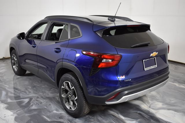 2024 Chevrolet Trax LT photo 3