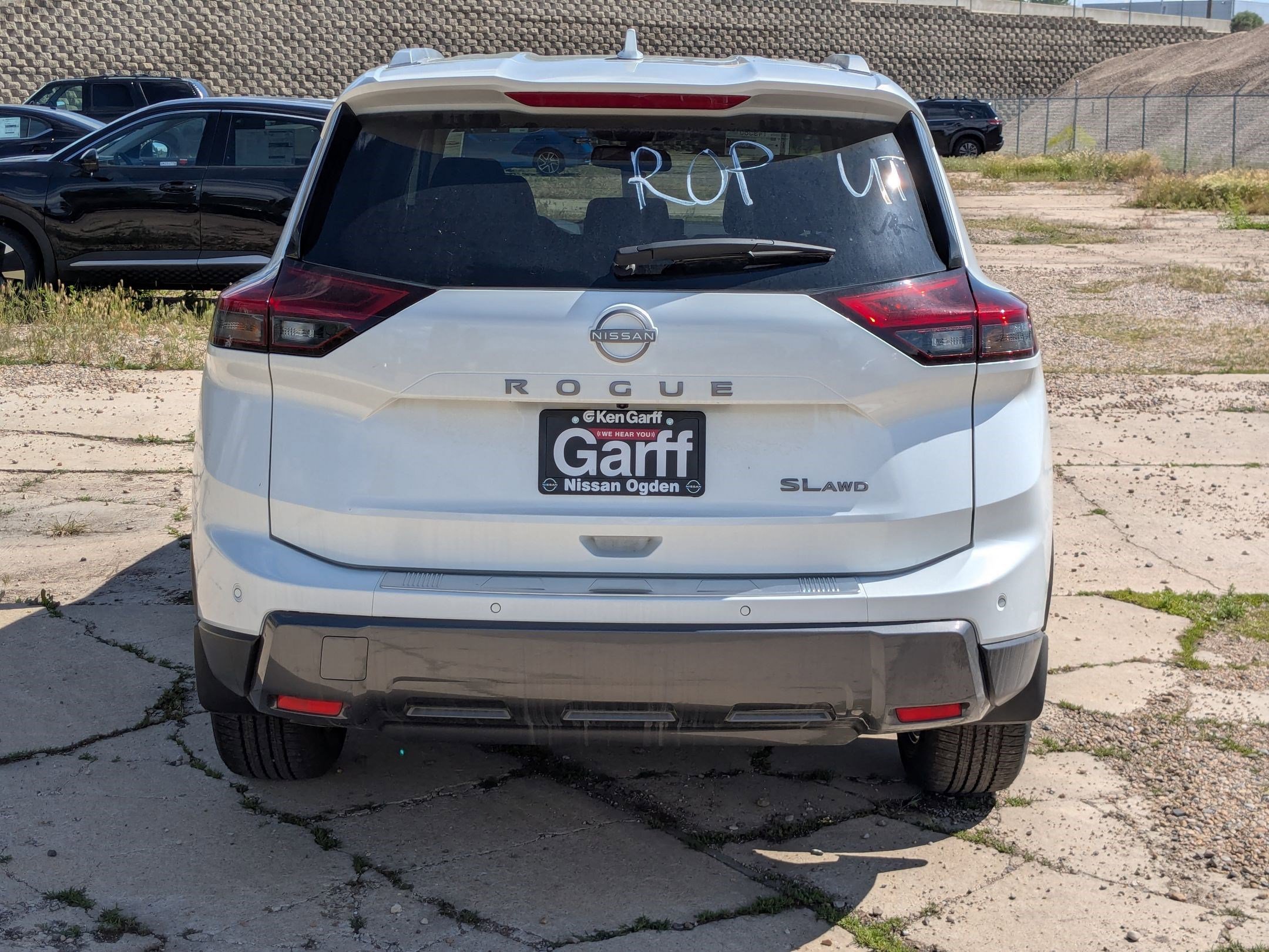 2025 Nissan Rogue SL photo 4