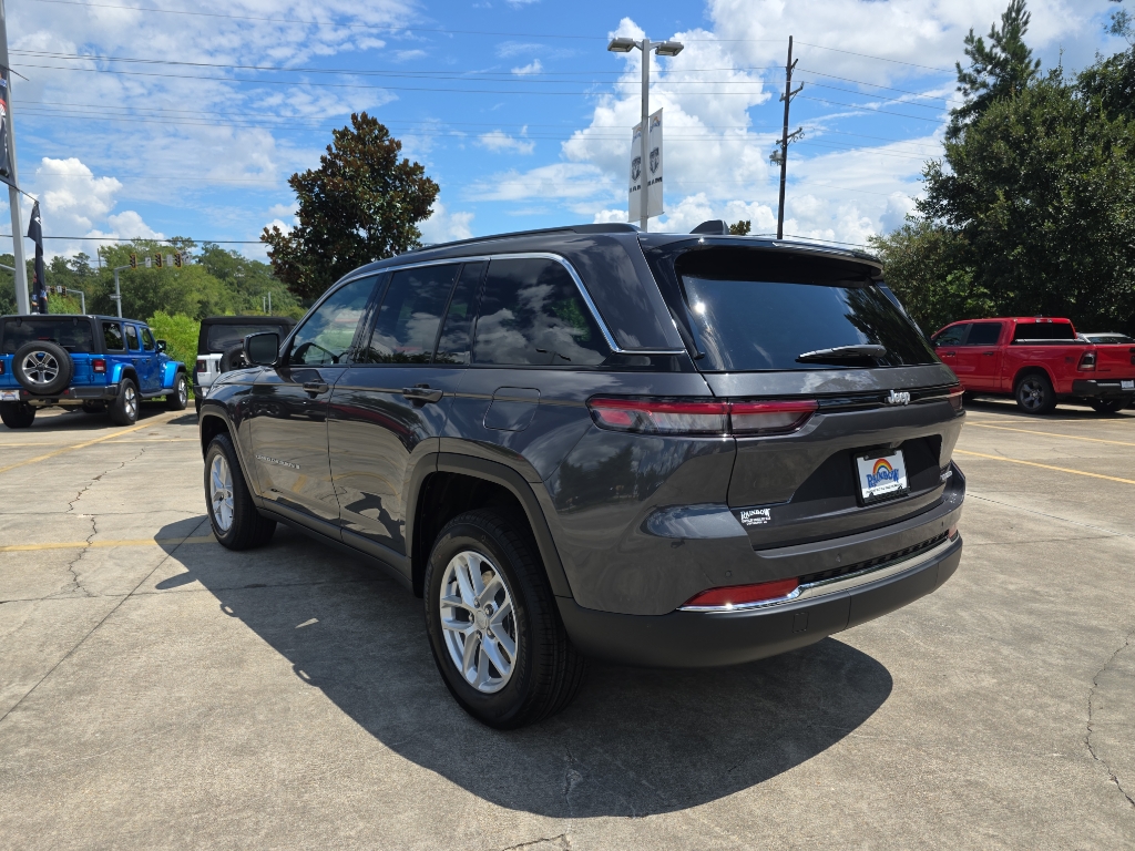 2025 Jeep Grand Cherokee Laredo photo 4
