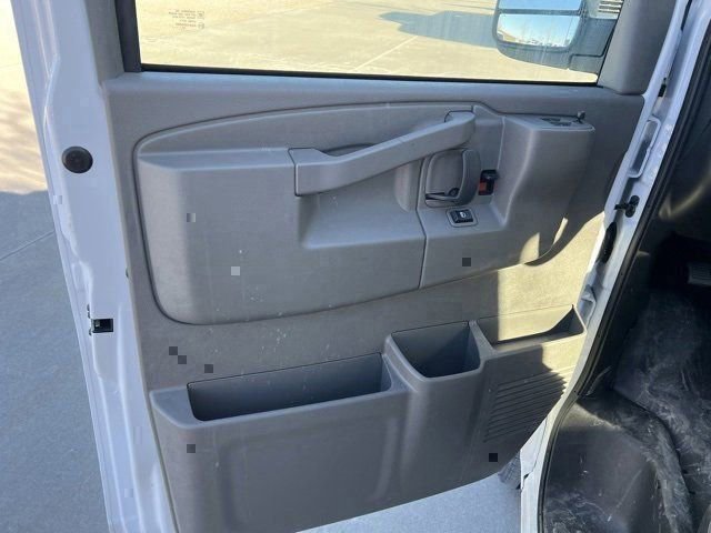 2024 Chevrolet Express Cutaway 3500 photo 13