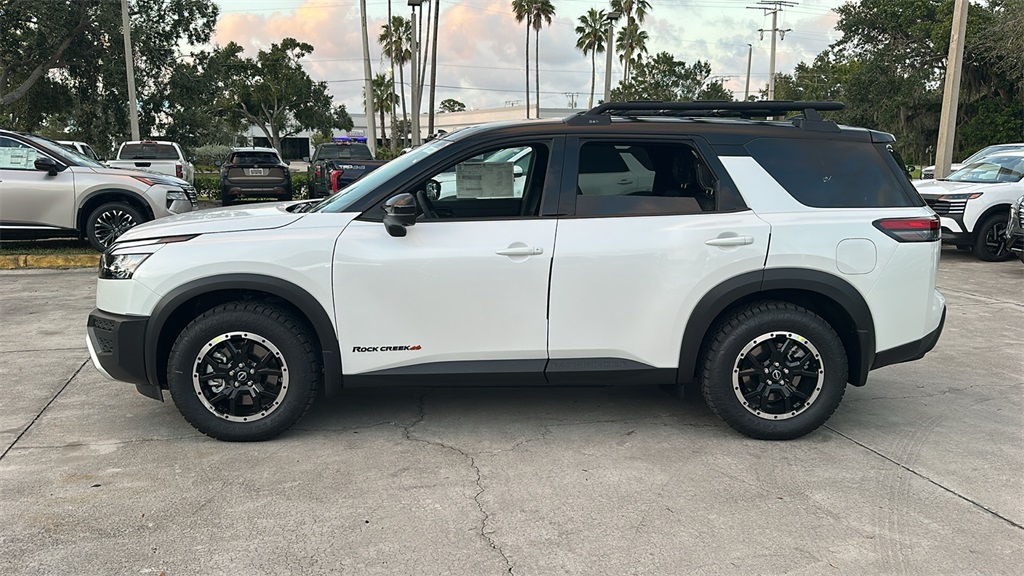 2025 Nissan Pathfinder Rock Creek photo 2