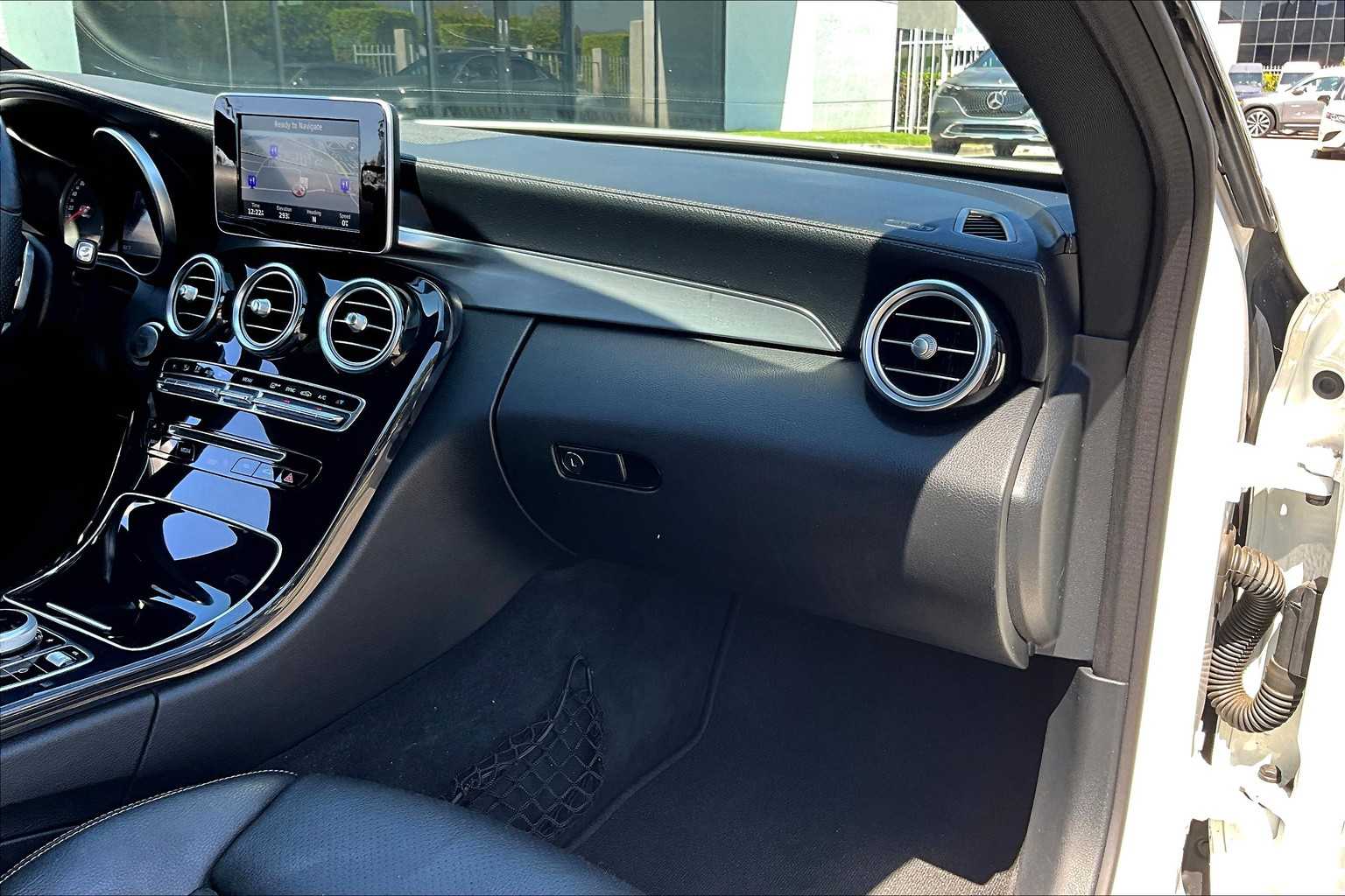 2017 Mercedes Benz C 300 photo 18