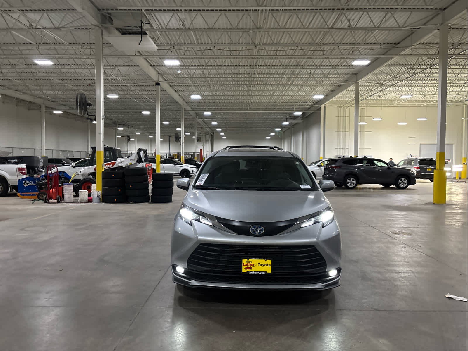 Used 2025 Toyota Sienna XLE with VIN 5TDJSKFC9SS171065 for sale in Golden Valley, Minnesota