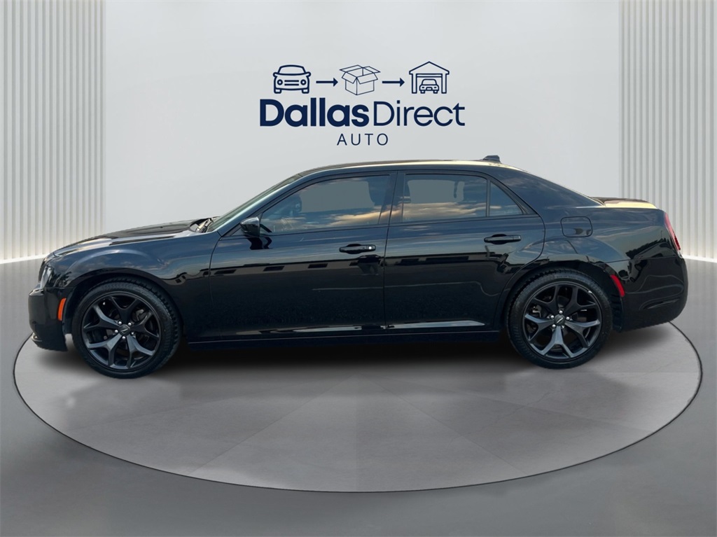 2020 Chrysler 300 Touring photo 8