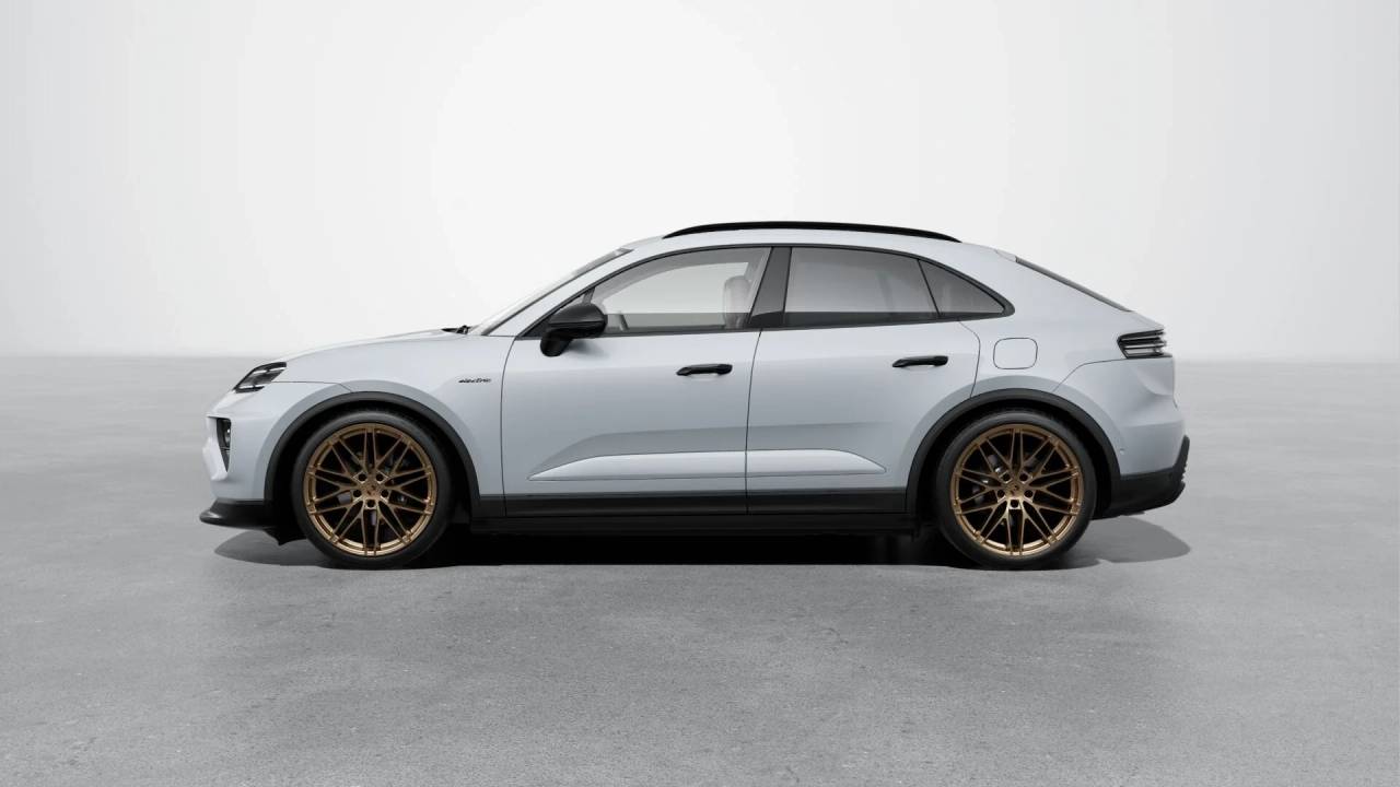2025 Porsche Macan Electric 4 photo 2