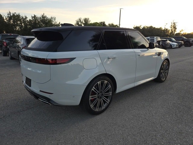 2024 Land Rover Range Rover Sport SE photo 4
