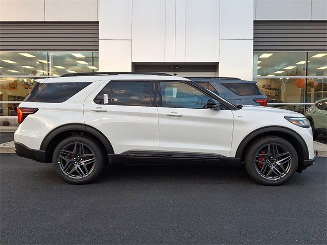 2026 Ford Explorer ST-LINE's photo