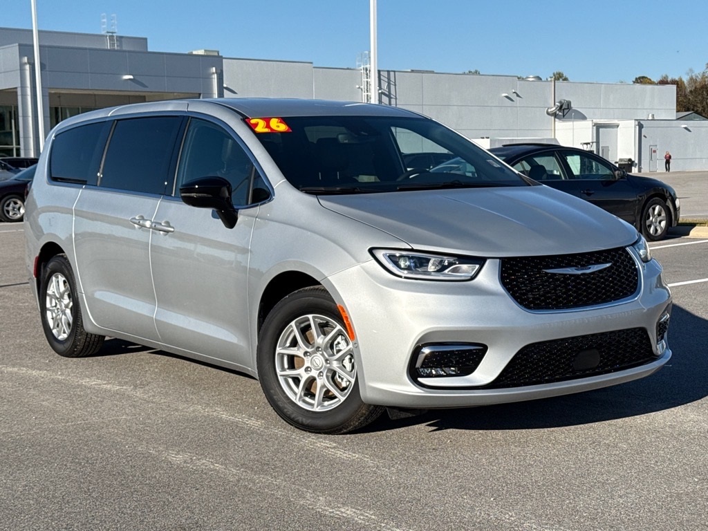 2026 Chrysler Pacifica Select's photo