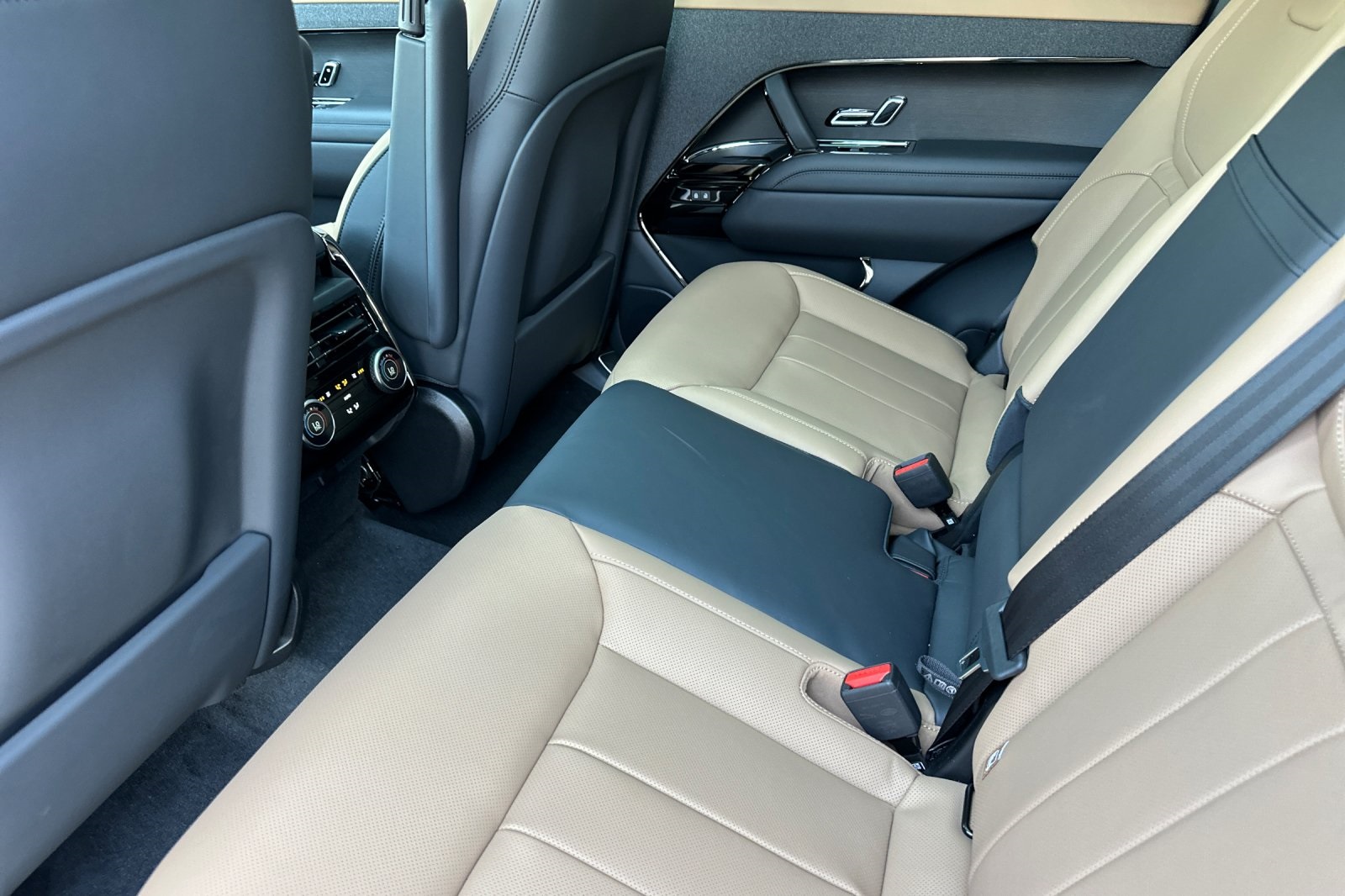 2025 Land Rover Range Rover Sport SE photo 12