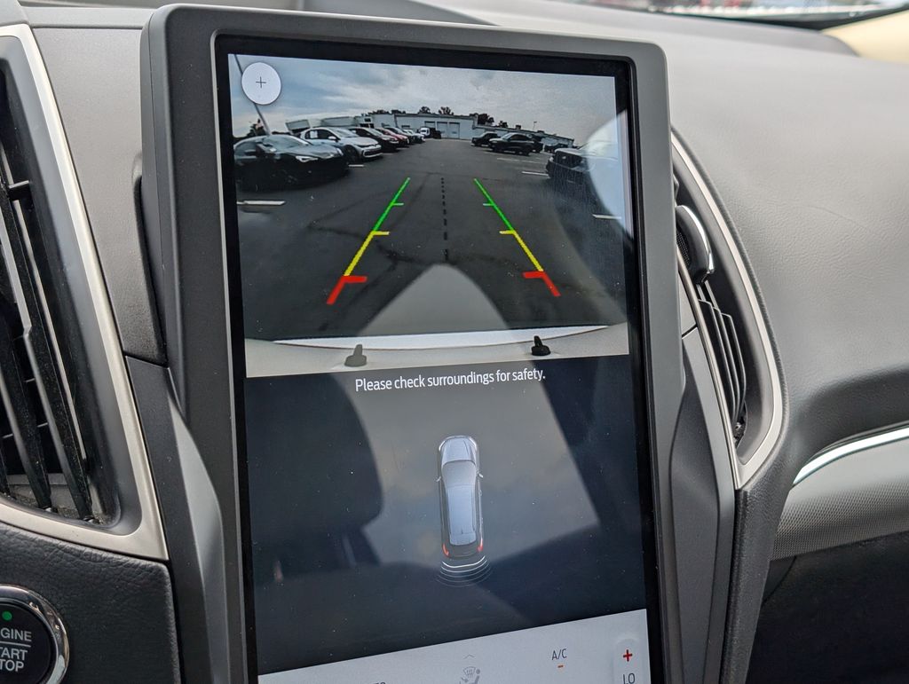 2021 Ford Edge SEL photo 17