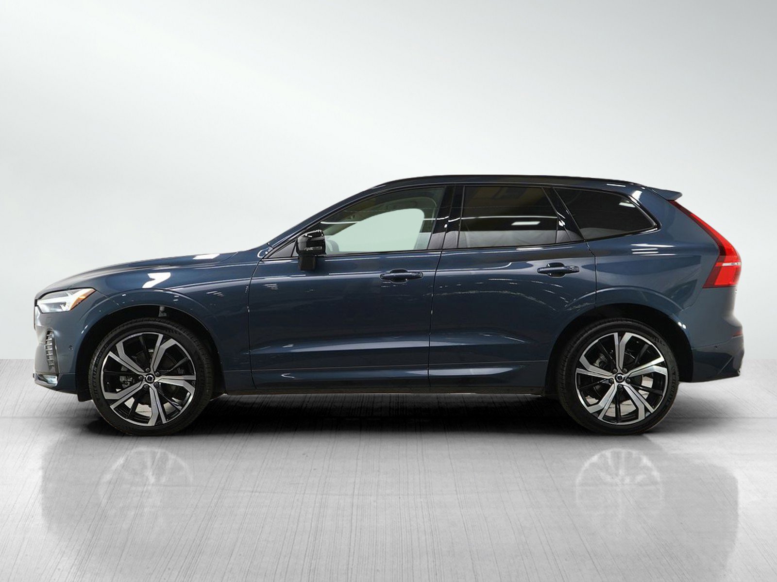 Used 2023 Volvo XC60 Ultimate with VIN YV4L12RX4P1244502 for sale in Wayzata, Minnesota