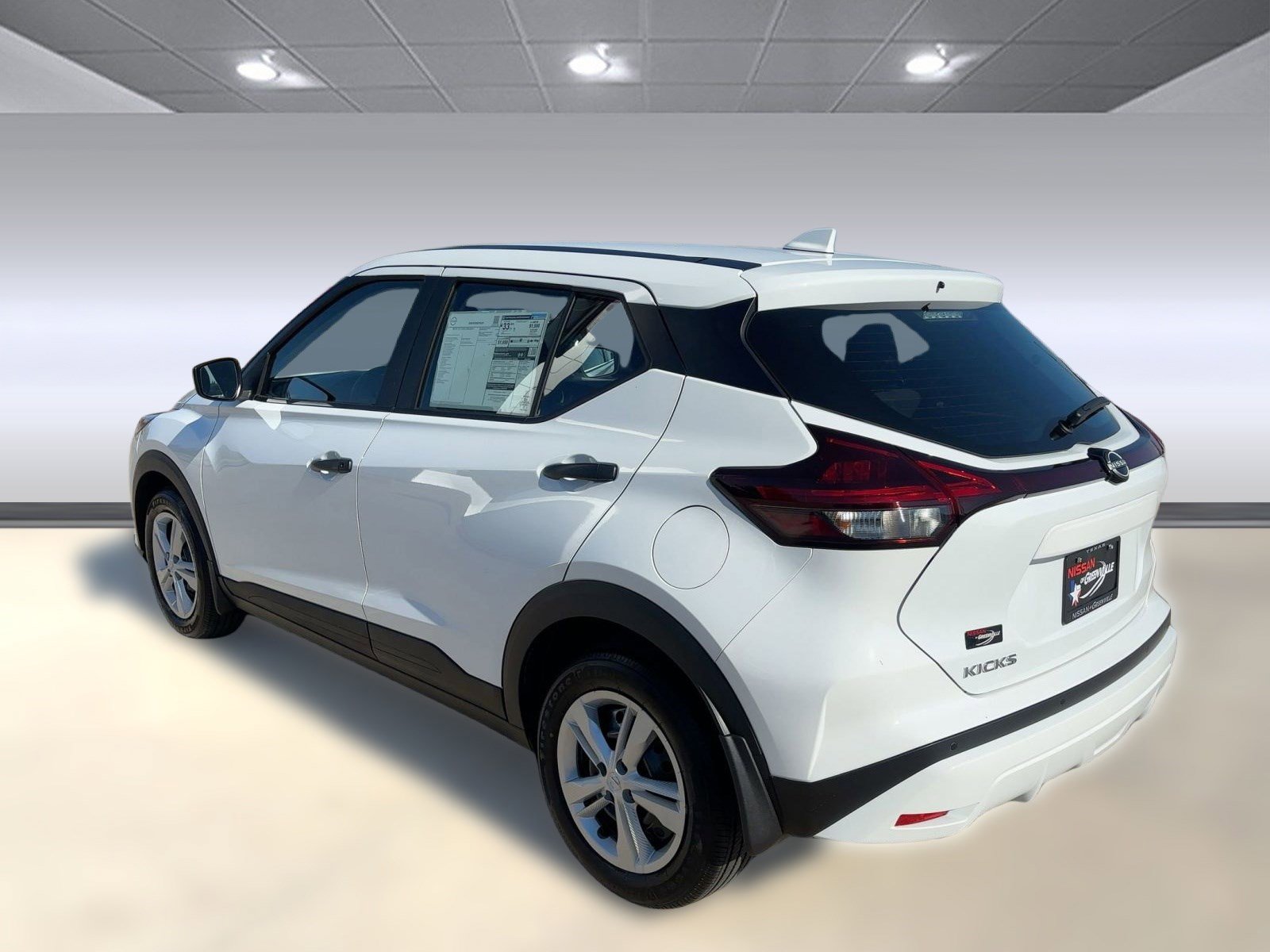 2025 Nissan Kicks Play S photo 3