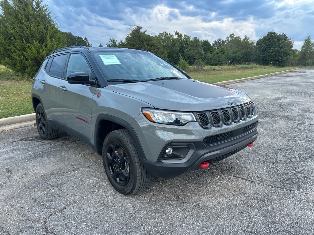 2023 Jeep Compass Trailhawk photo 2