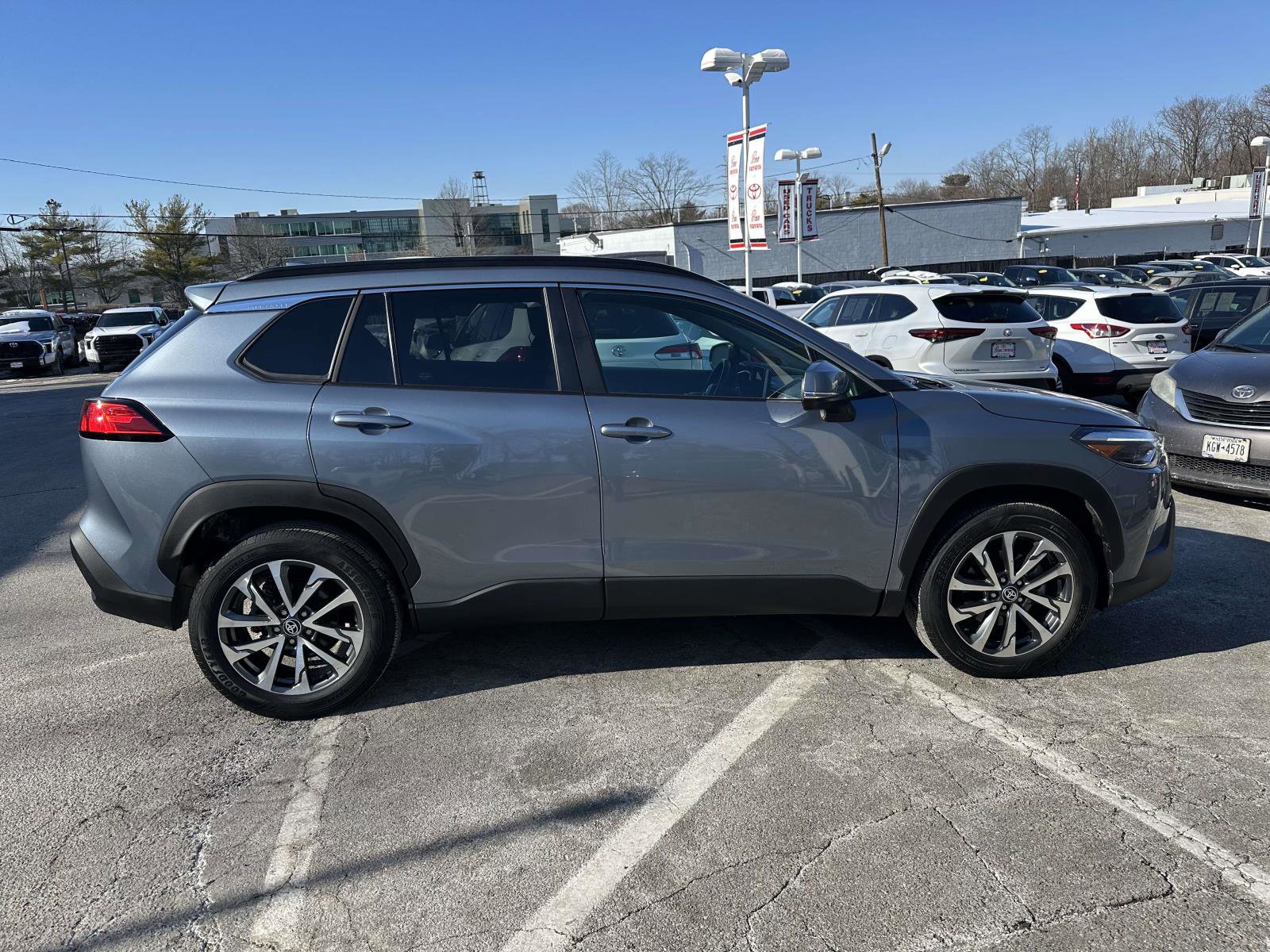 Used 2023 Toyota Corolla Cross XLE with VIN 7MUDAABG8PV049863 for sale in Kansas City