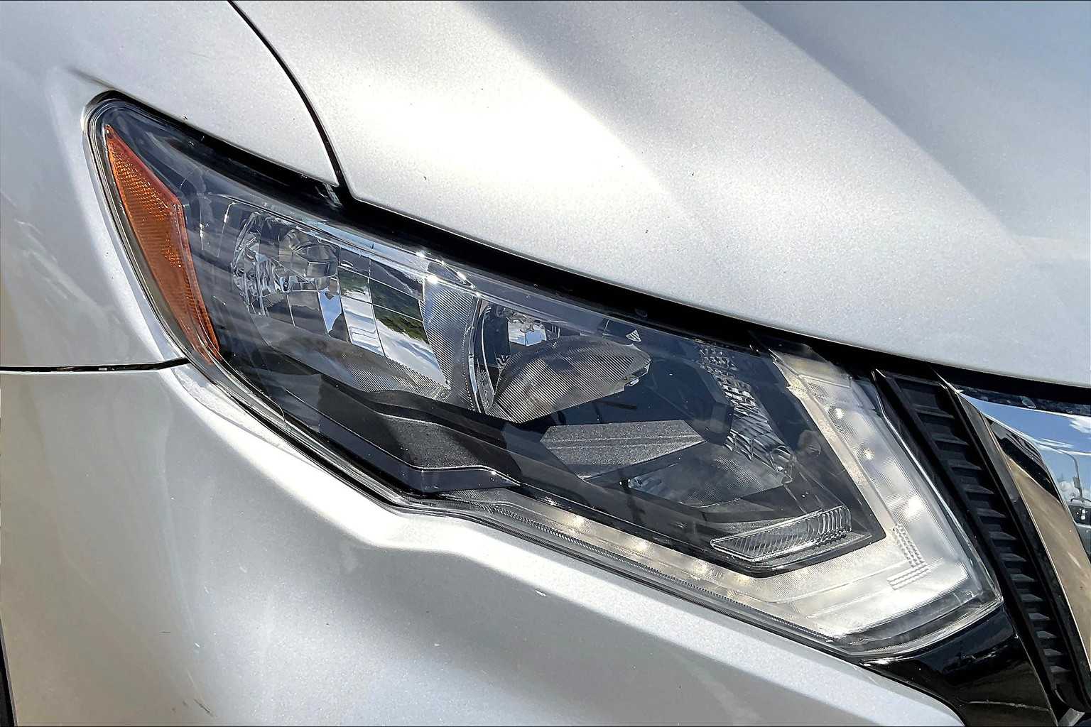 2019 Nissan Rogue SV photo 26