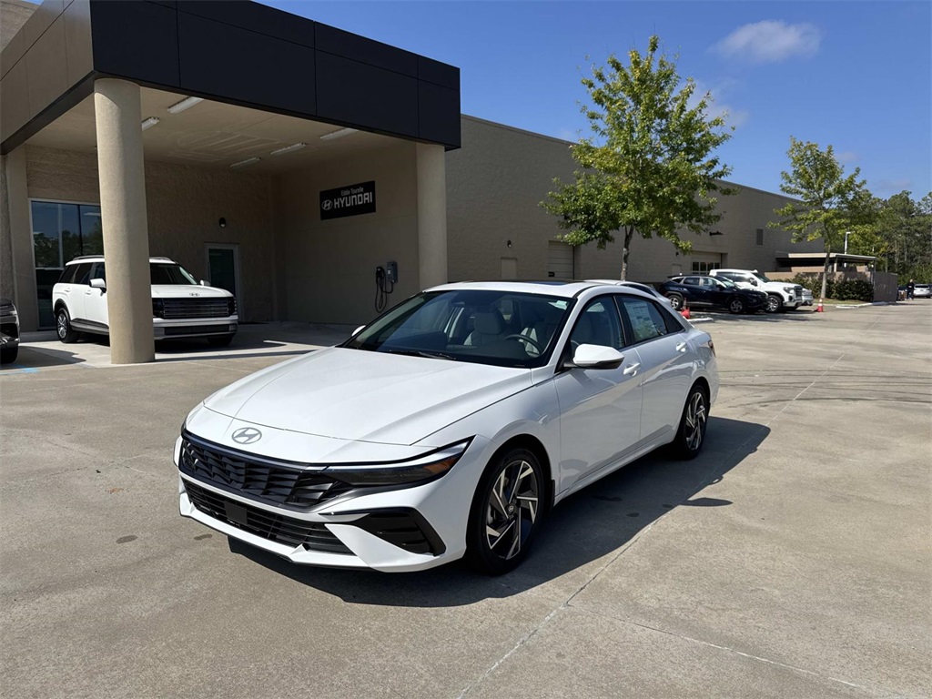 2025 Hyundai Elantra Limited's photo
