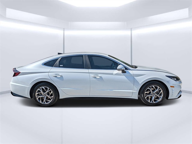 2022 Hyundai Sonata SEL photo 2