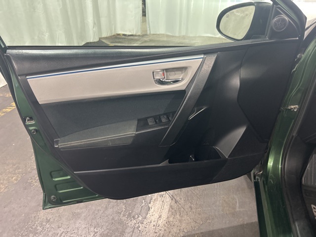 2016 Toyota Corolla LE photo 12