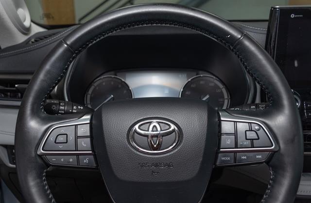 2021 Toyota Highlander Limited photo 8