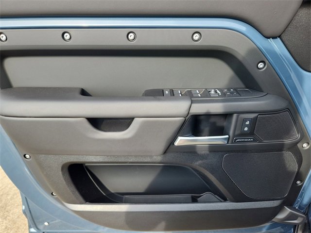 2025 Land Rover Defender 110 S photo 22