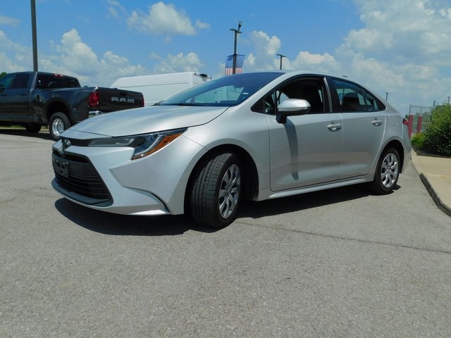 2023 Toyota Corolla LE photo 4